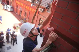 喜欢上海的理由｜从落选到特勤班班长，95后消防员在上海追梦“火焰蓝”图片