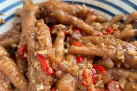 卖了十几年鸡爪的阿姨教我做的蒜香鸡爪图片