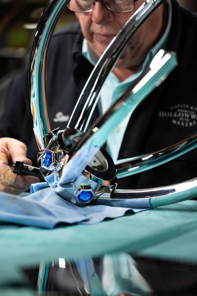 蒂芙尼宣布成为英雄联盟赛事召唤师杯的官方奖杯设计者