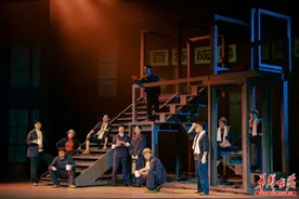 探班话剧《于斯为盛》排练现场：多人“合造”一出好戏图片