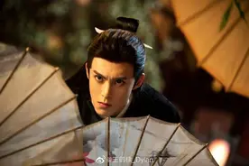 王鹤棣被爆「已有6年圈外女友」！她背景曝光…网惊呼：很加分图片