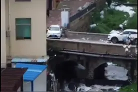 山东威海一河沟现大量白色泡沫，街道办：已采样送检，正调查原因图片