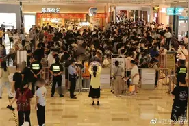网红奶茶新店排队“惊动”警方，代购一杯要200？公司道歉图片