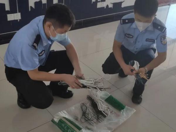 厂房虽破旧，那也不能随便“拿”里面的东西呀