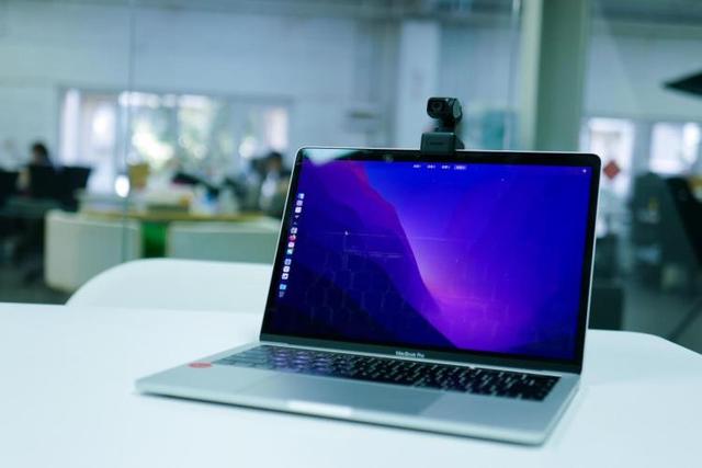 我是如何使用影石Insta360 Link教老人使用手机的？