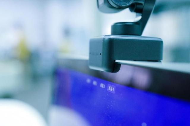 我是如何使用影石Insta360 Link教老人使用手机的？