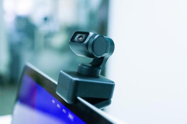 我是如何使用影石Insta360 Link教老人使用手机的？