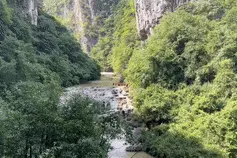 河道突涨水！11人被激流围困……图片