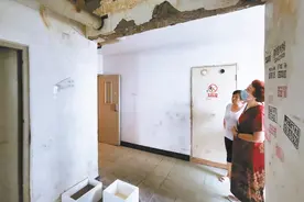 防水层成“吸水层”大修已迫在眉睫，公维金不足，老楼漏雨怎么修？图片