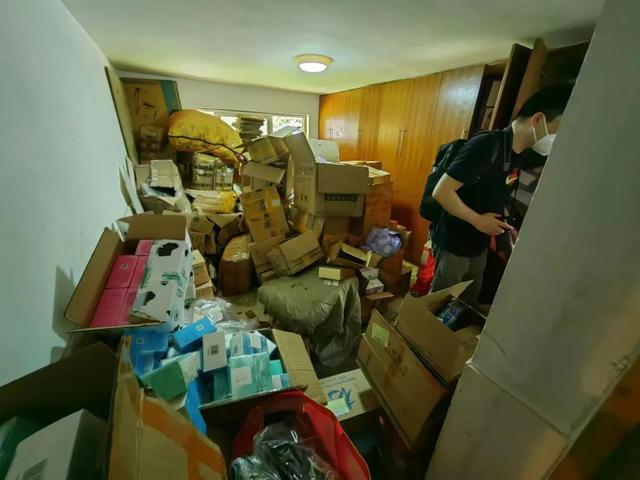 过期8年化妆品也敢卖？夫妻档“黑网店”被查获