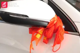 喜提新车才两天，上路就熄火！维修中心：贴膜导致图片