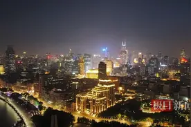 实探暂停景观照明的上海外滩：东方明珠等地标仅剩内光，路灯提前关闭图片