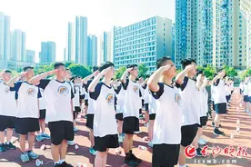 长沙高一新生军训：跟太阳打时间差，内容不只是“一二一”图片