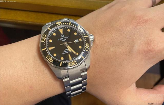 2��Ԫ�ڣ�2022��ֵ�ù���Ļ�е����̵�