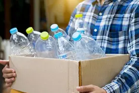 你还在这样使用塑料瓶、塑料盒吗？小心是在给自己慢性“投毒”图片