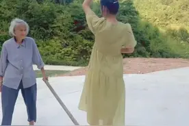 为奶奶出行方便，湖南女孩花半年工资在家门口修了条水泥路图片