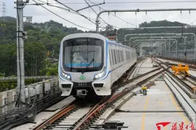 看！福州首条“高架”地铁图片