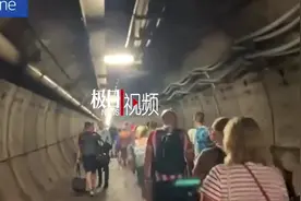 英法海底隧道一列车抛锚，数百名乘客被困海底5小时图片