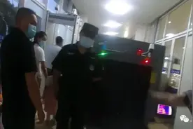 闹剧！无核酸报告，女子带娃“硬闯”火车站……图片