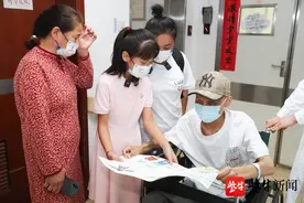 10岁女孩捐髓救父后续：时隔40天，父亲转入普通病房 女孩返校前紧紧拥抱图片