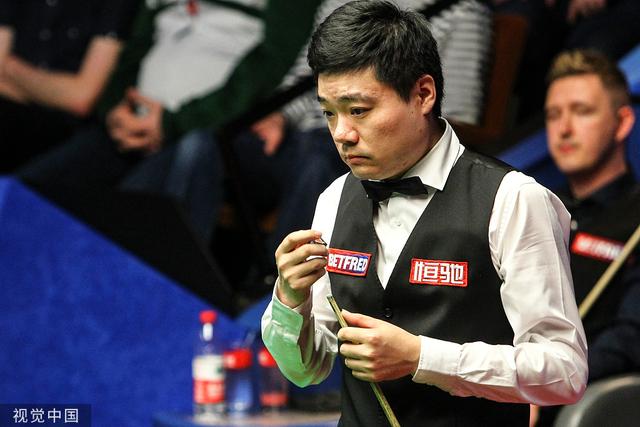 20岁的霍姆格伦拉斯维加斯的三场夏季联赛上场均12分7.7篮板2.