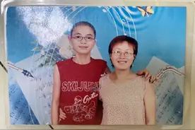 男子18年前扒飞机万米高空飞1.5小时生还，劫后患高空后遗症，大学辍学后闪婚又离婚图片