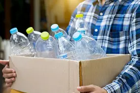 你还在这样使用塑料瓶、塑料盒吗？小心是在给自己慢性“投毒”图片