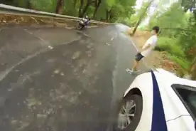 16岁少年骑电瓶车磕断骨，手术台上发现少块骨头，辅警紧急找回图片