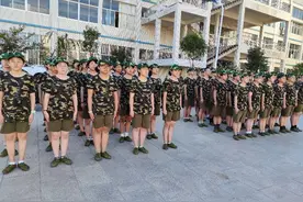 烟台市中英文高级中学：“迷彩的身影 青春的模样”图片