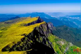 “地球边缘”大断崖走红 官方实施长期封山管控保护图片