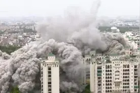 印度爆破拆除两座摩天大楼 印媒称是官商勾结的违规建筑图片