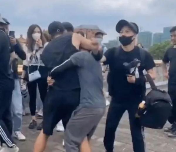 我欲为凰游戏行程攻略（一剧组致歉打人者被开除什么是代拍）