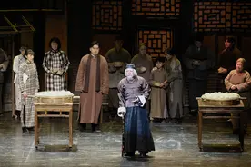 一部好戏是几代演员的“试炼场”，国家话剧院出品话剧《四世同堂》上海站演出收官图片