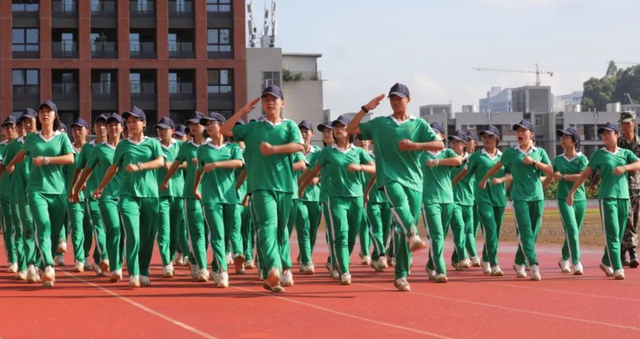 军训晒黑、晒伤怎么办？教你几招快速补救