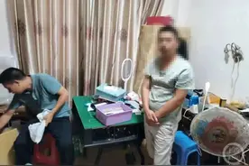 男子自制偷拍设备网上售卖 针孔摄像头装进矿泉水瓶打火机耳机皮带图片