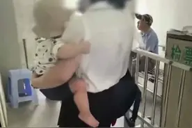 长途客运“女子未给婴儿买票乘车被拦”合理吗？相关法规：免票儿童不得超过核定载客人数10%图片