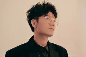 专访王铮亮：高光时刻，由“再就业男团”相互成就｜封面会客厅图片