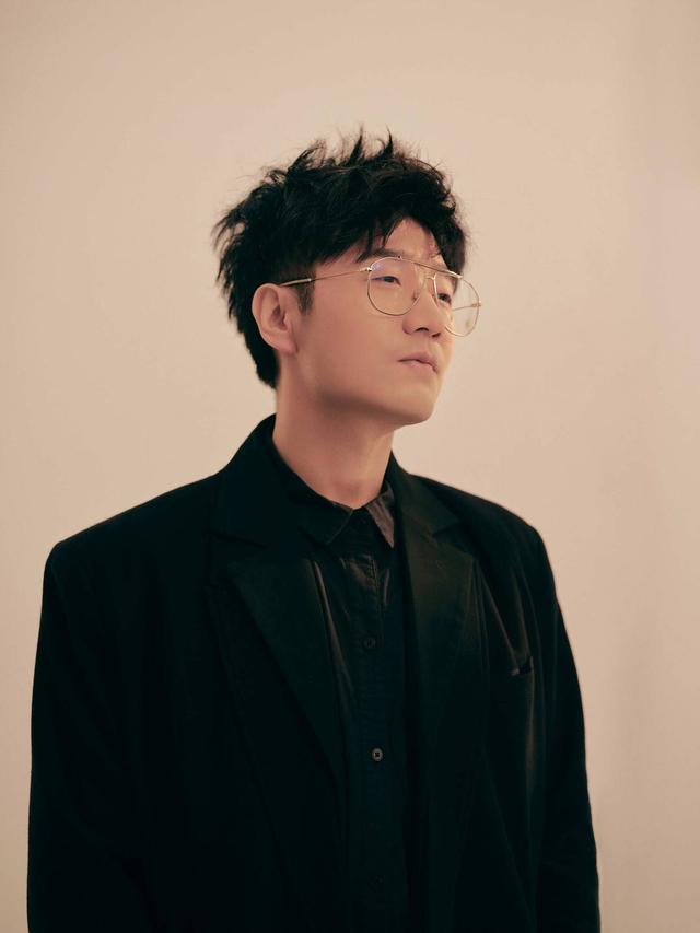 专访王铮亮:高光时间,由"再就业男团"相互成绩|封面会客堂