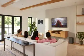 JBL推出更多带有可充电后置扬声器的声吧家庭音响设备图片