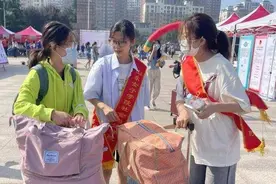 山东女子学院2022级新生正式入学图片