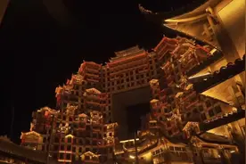 109.9米土家吊脚高楼！张家界七十二奇楼开街内测图片