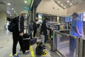 城站空荡荡，东站人挤人？读者报料小时记者帮：杭州几大火车站的功能区分能否更科学图片