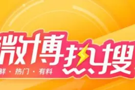 员工脱袜子脚踩酸奶！引人不适！当事方：已开除，销毁图片