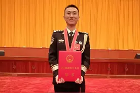 凉山禁毒民警获评全国“人民满意的公务员”，曾两入“金三角”抓捕大毒枭图片