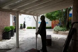 阿根廷文学巨匠博尔赫斯的中国情愫：我要用手抚摸长城宏伟的砖石图片