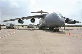 “中国飞机来了！”——巴基斯坦欢迎中国援助物资运抵卡拉奇图片