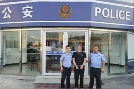 砍掉邻居地里30多棵大杨树，卖掉换钱放进自己兜图片