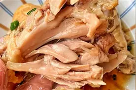 这样做鸡腿巨嫩无比！不加一滴油、自己炒椒盐，清鲜却入味图片