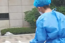 帅！15岁少年脚踩“风火轮”当志愿者图片