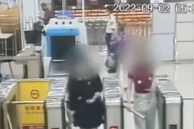 地铁车厢拍摄内衣视频 三女一男被警方行政处罚图片